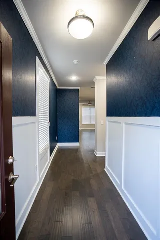 en empty room with wooden floor