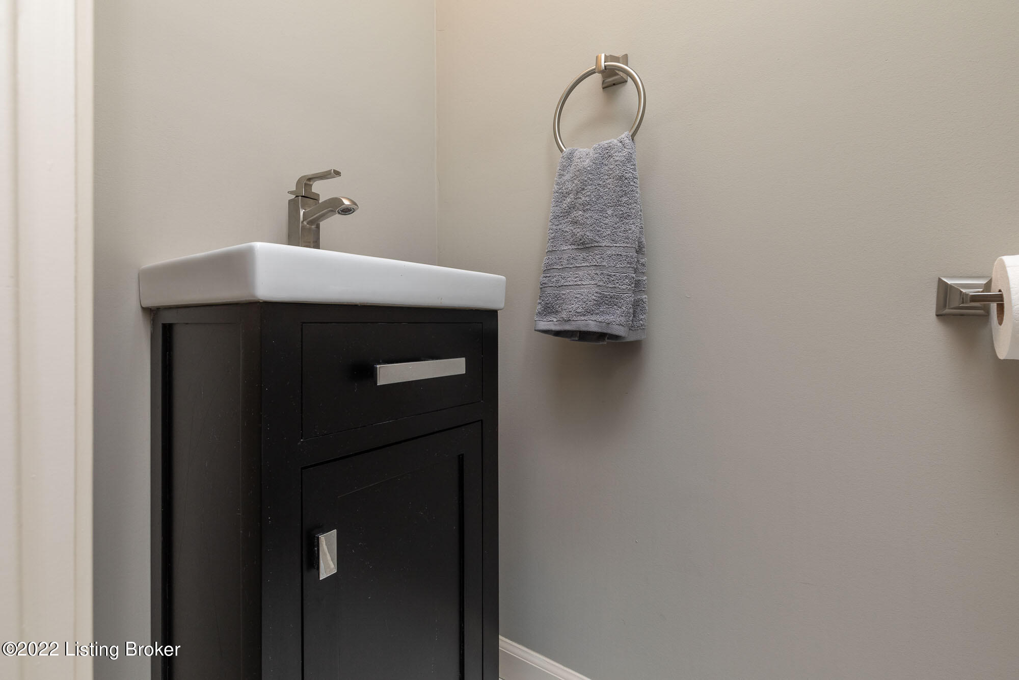 810 Stivers Road Louisville, KY 40207 - Photo 15 of 37 Convenient half bath