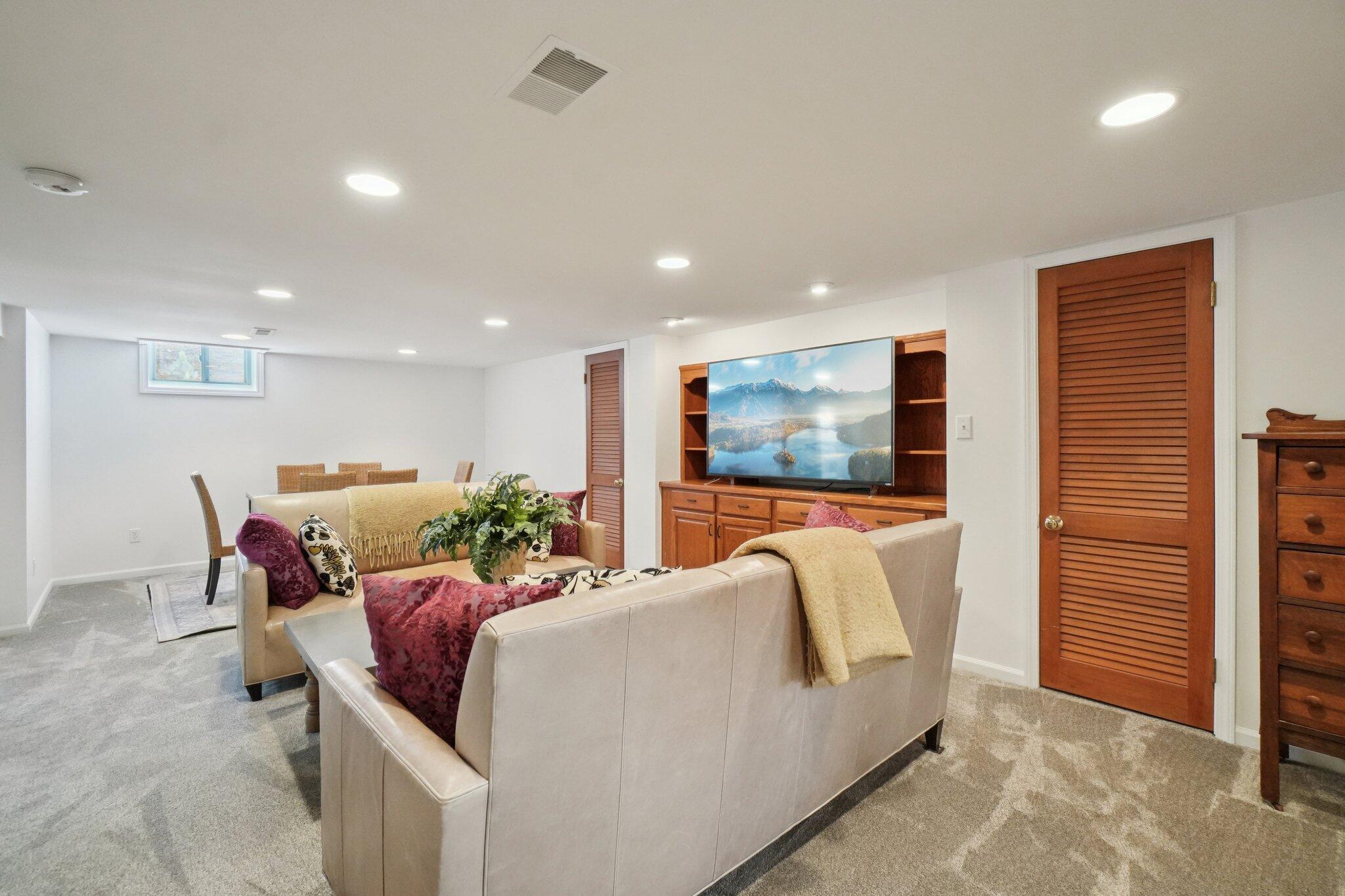 2445 Dorchester Road Ann Arbor, MI 48104 - Photo 20 of 32 22-web-or-mls-Dorchester Rd-S1701-022