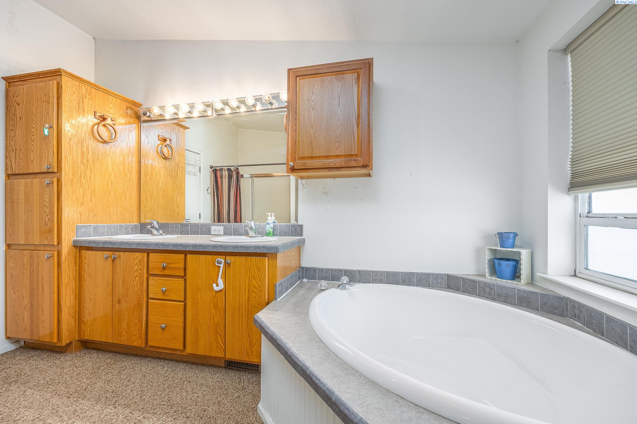 45219 Red Mountain Road Benton City, WA 99320 - Photo 9 of 30 Gallery Image 9