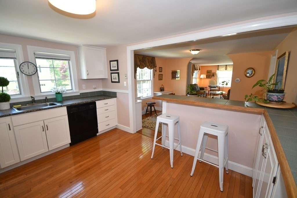 5 Virginia Road Andover, MA 01810 - Photo 4 of 34 Gallery Image 4