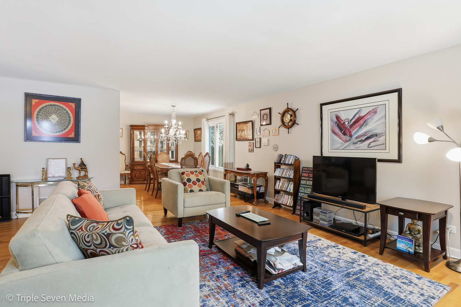 454 Stone Place Wheeling, IL 60090 - Photo 3 of 11 a living room with furniture and a flat screen tv