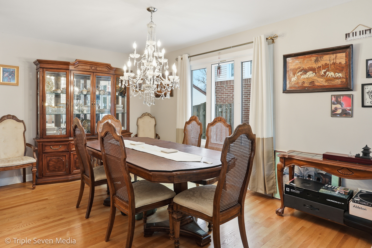 454 Stone Place Wheeling, IL 60090 - Photo 4 of 11 a view of a dining room with furniture window and outside view