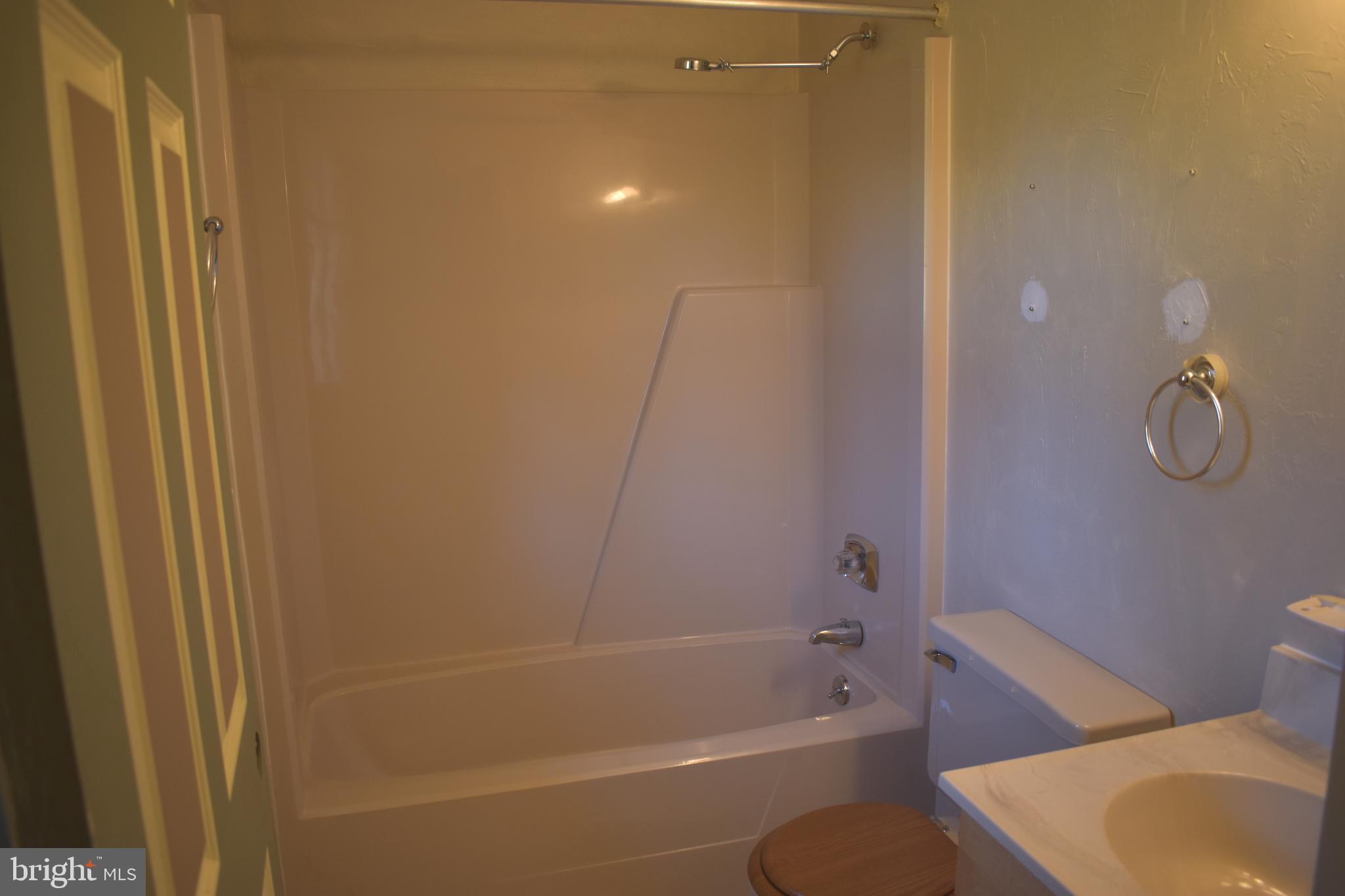 211 Lake Ridge Road Strasburg, VA 22657 - Photo 11 of 27 Primary Bathroom