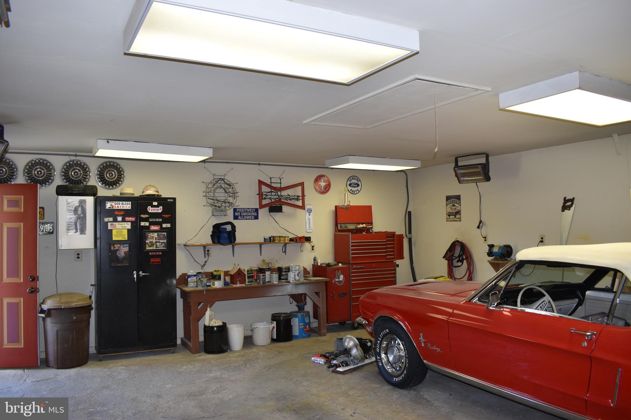 211 Lake Ridge Road Strasburg, VA 22657 - Photo 20 of 27 Garage