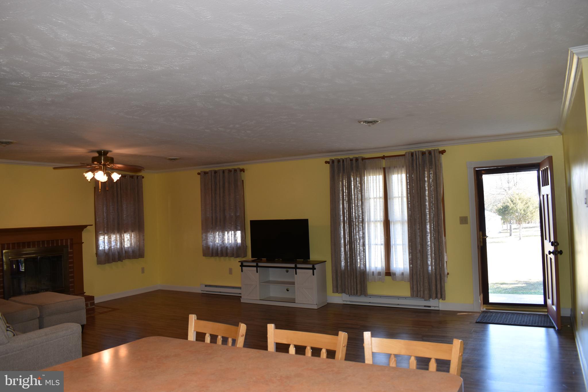211 Lake Ridge Road Strasburg, VA 22657 - Photo 5 of 27 Open floor concept