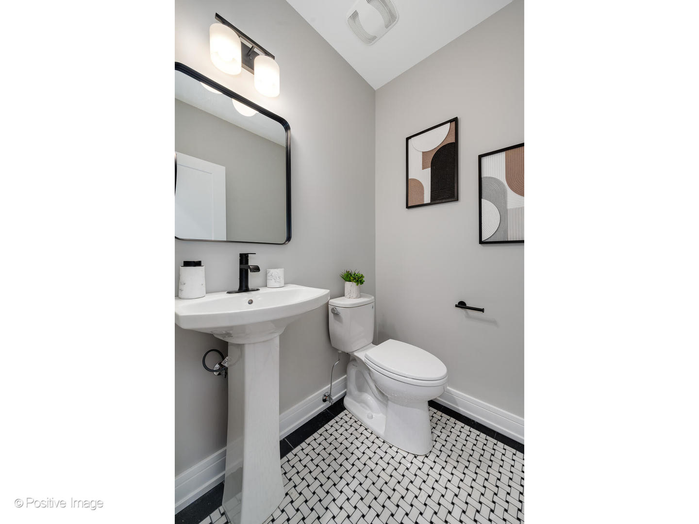 3107 North Oakley Avenue Chicago, IL 60618 - Photo 6 of 28 a bathroom with a sink toilet a mirror and shower