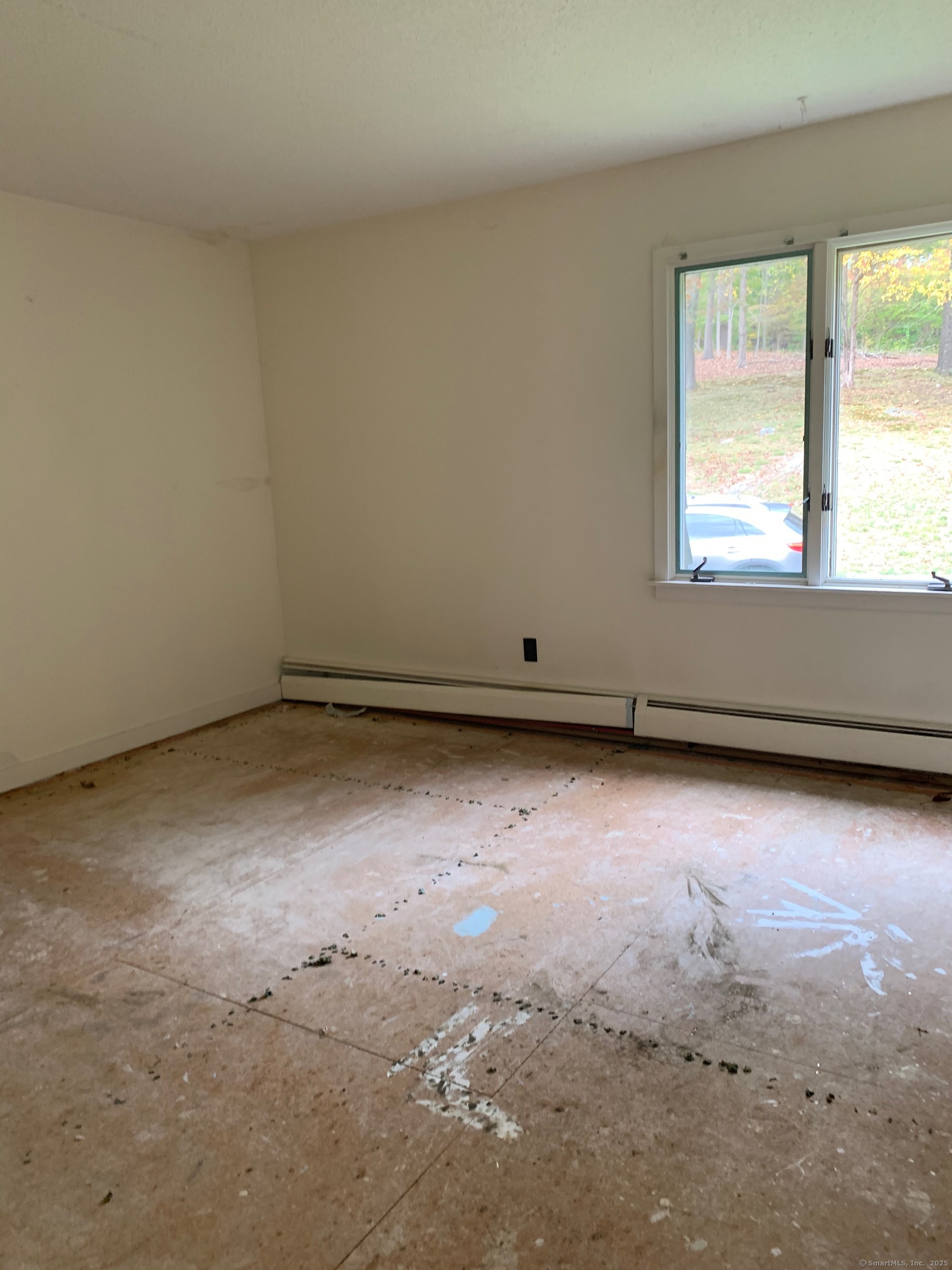 99 Obtuse Hill Road Brookfield, CT 06804 - Photo 19 of 31 an empty room with a window