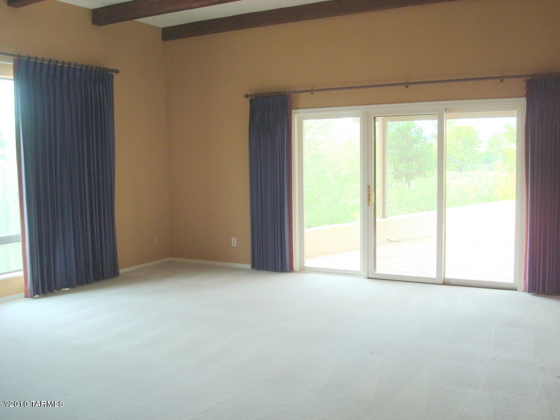 9985 North Desert Sky Road Oro Valley, AZ 85737 - Photo 19 of 43 a view of an empty room with a window