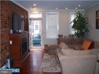 113 Mercy Street Philadelphia, PA 19148 - Photo 3 of 11 Living Room