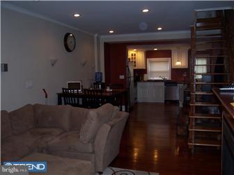 113 Mercy Street Philadelphia, PA 19148 - Photo 4 of 11 Living Room