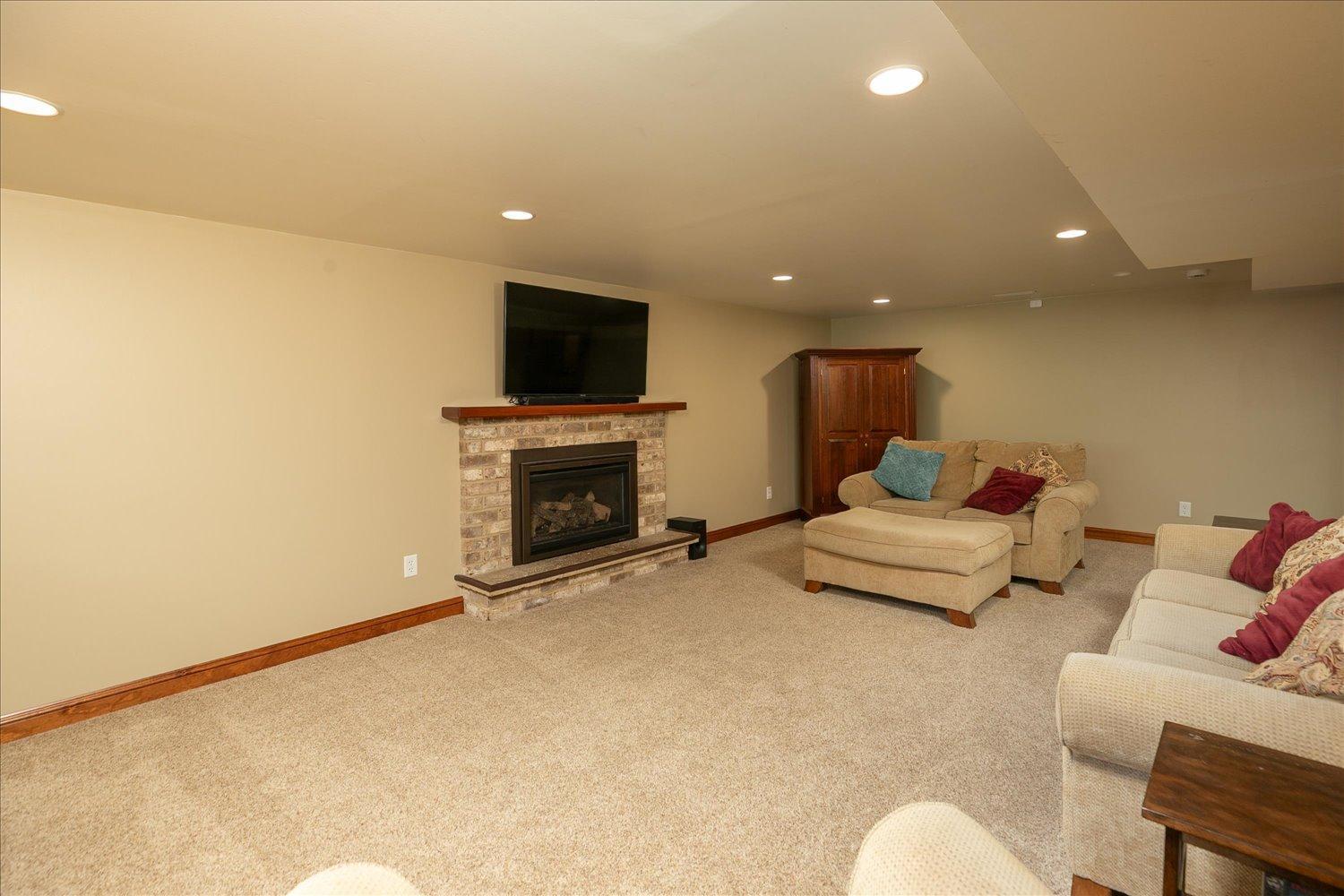 1424 Woodland Drive Southwest Rochester, MN 55902 - Photo 20 of 48