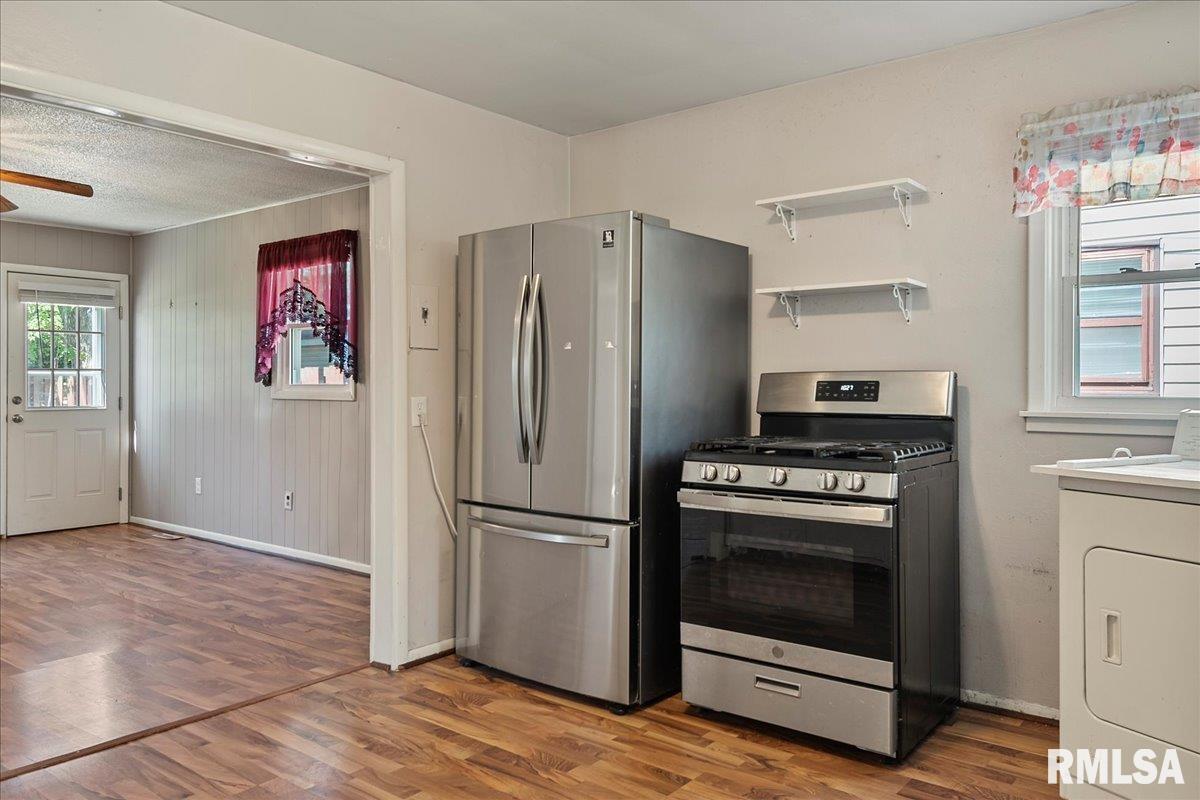 3244 East Carpenter Street Springfield, IL 62702 - Photo 8 of 27 Gallery Image 8