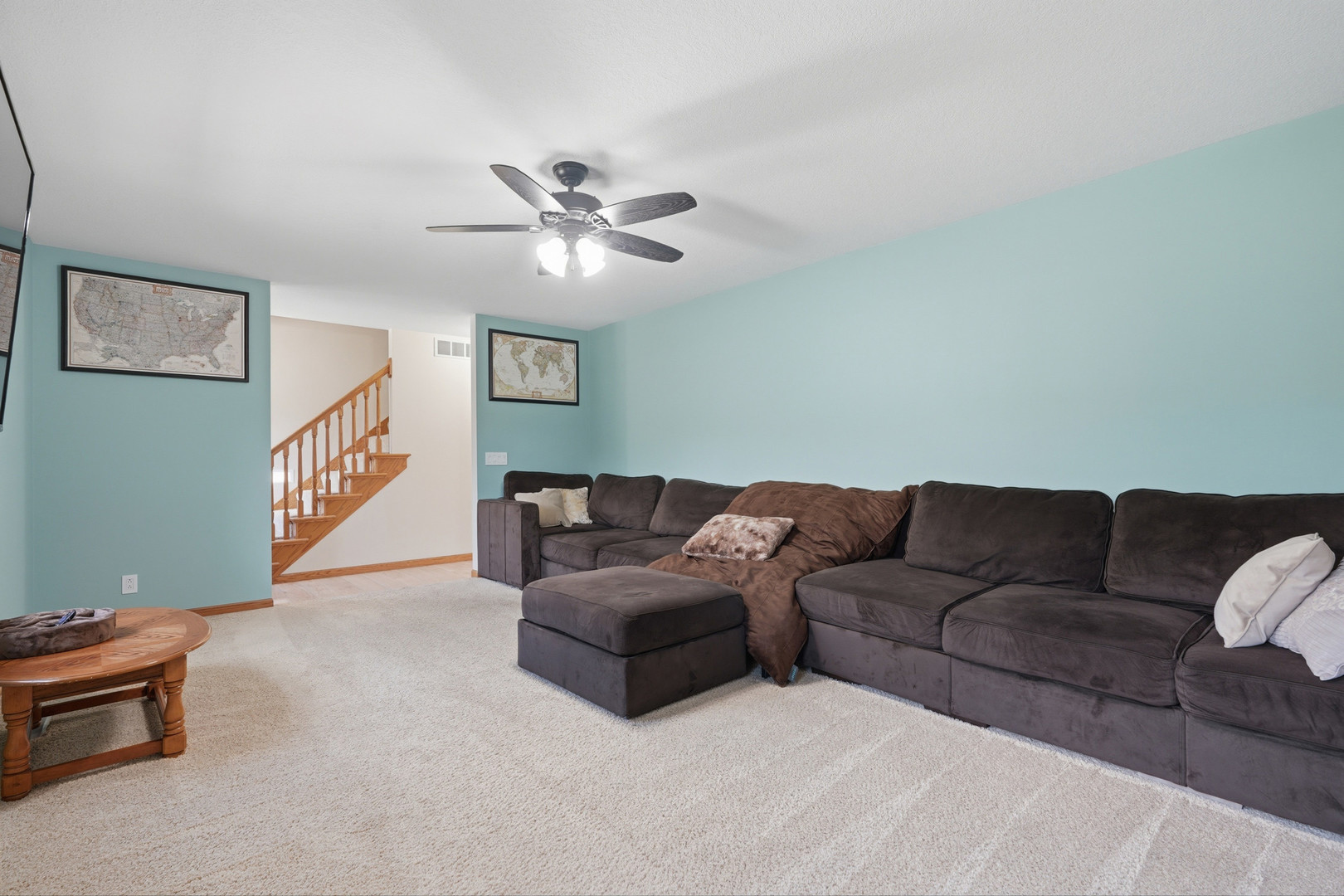 2237 Hickory Hills Road Muscatine, IA 52761 - Photo 5 of 53 a living room with furniture