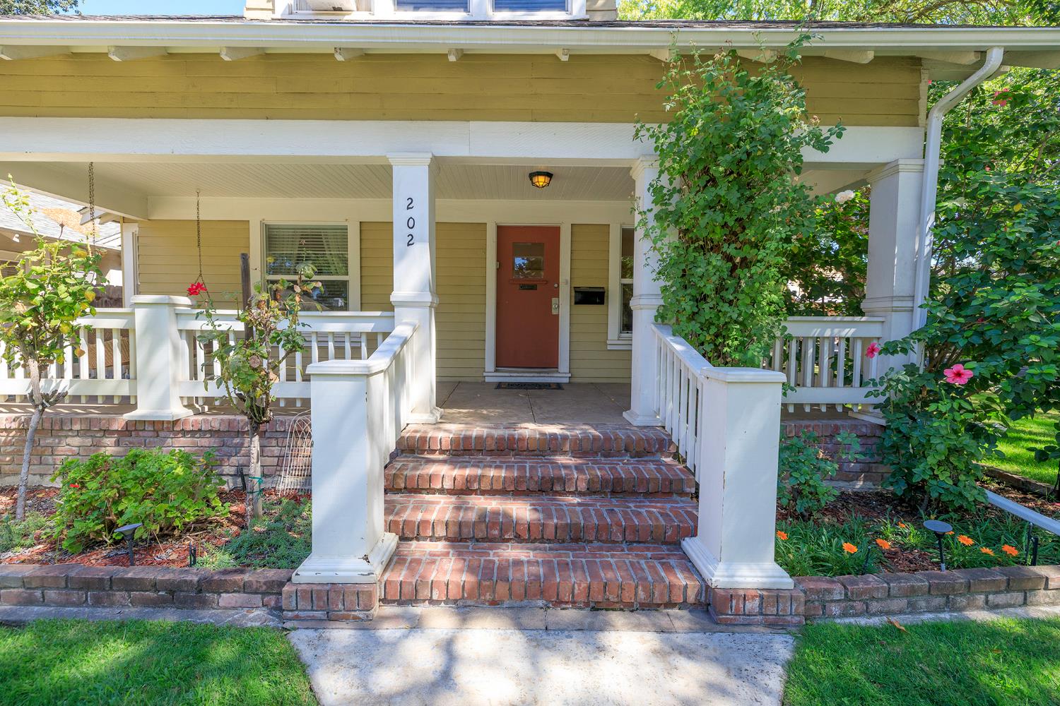 202 Hackberry Avenue Modesto, CA 95354 - Photo 5 of 72