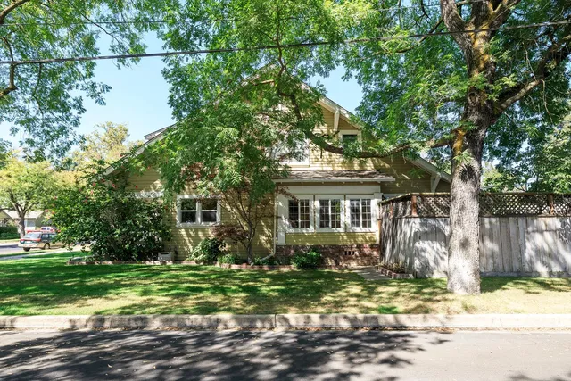 $659,900 | 202 Hackberry Avenue, Modesto, CA 95354