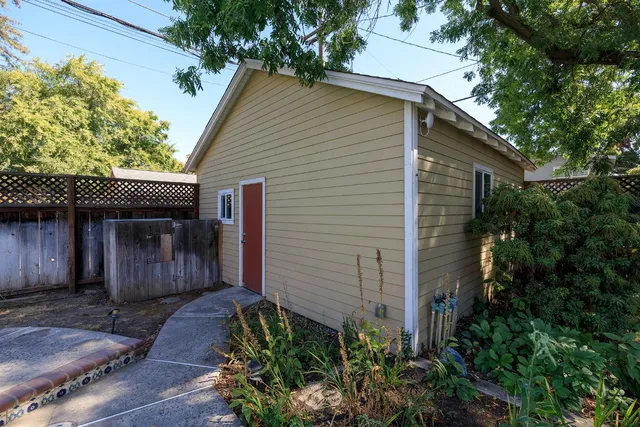 $659,900 | 202 Hackberry Avenue, Modesto, CA 95354