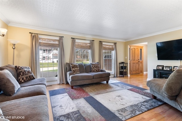 2 Stoneridge Road Rolling Meadows, IL 60008 - Photo 2 of 15