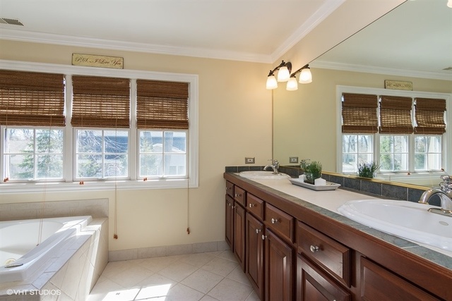 2 Stoneridge Road Rolling Meadows, IL 60008 - Photo 10 of 15