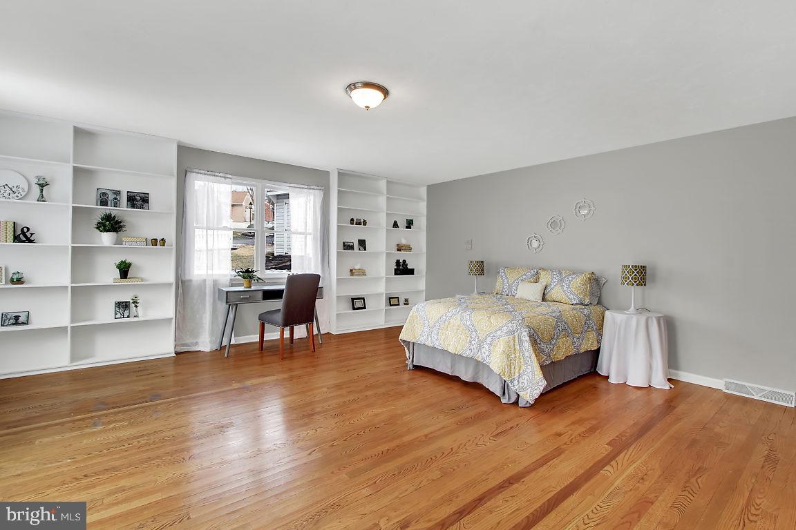1101 Kalreda Road York, PA 17406 - Photo 14 of 27 Huge master bedroom with hardwood floors