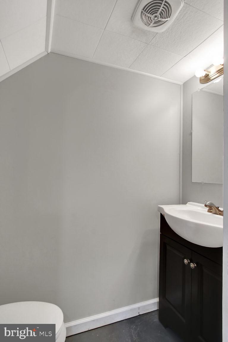 1101 Kalreda Road York, PA 17406 - Photo 23 of 27 Basement half bath