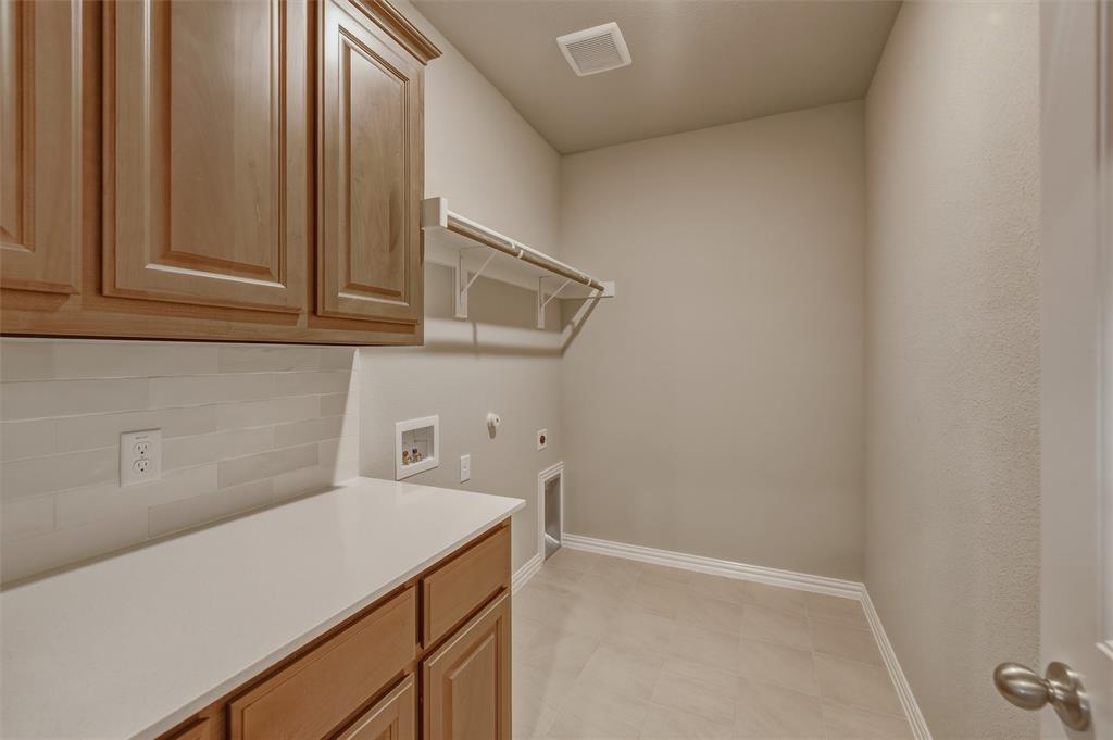 1209 Colca Drive Springtown, TX 76082 - Photo 17 of 24 Laundry room