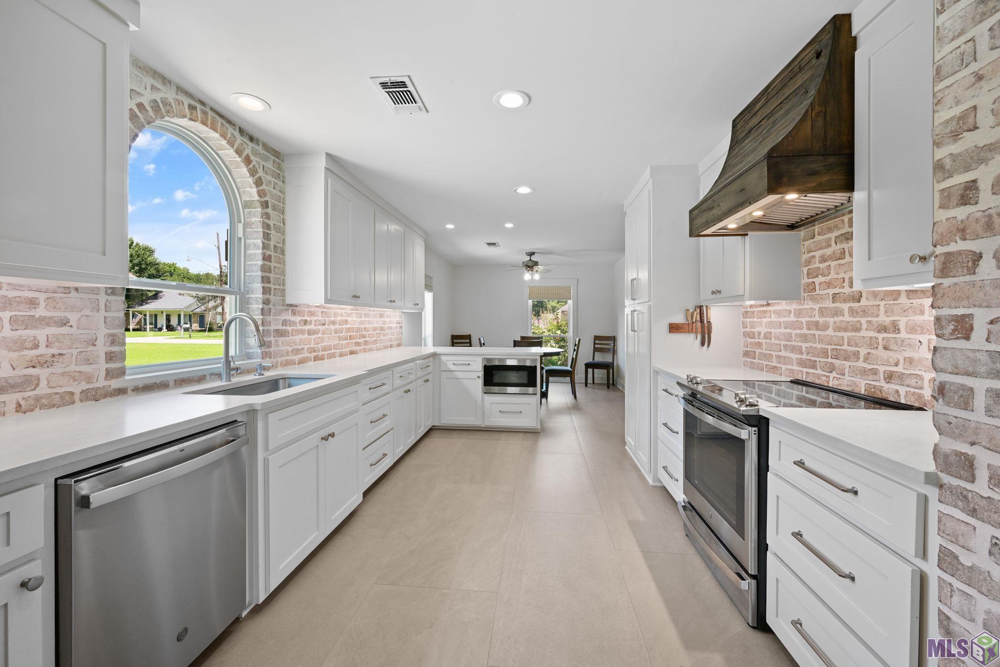 14173 Troy Duplessis Road Gonzales, LA 70737 - Photo 8 of 22