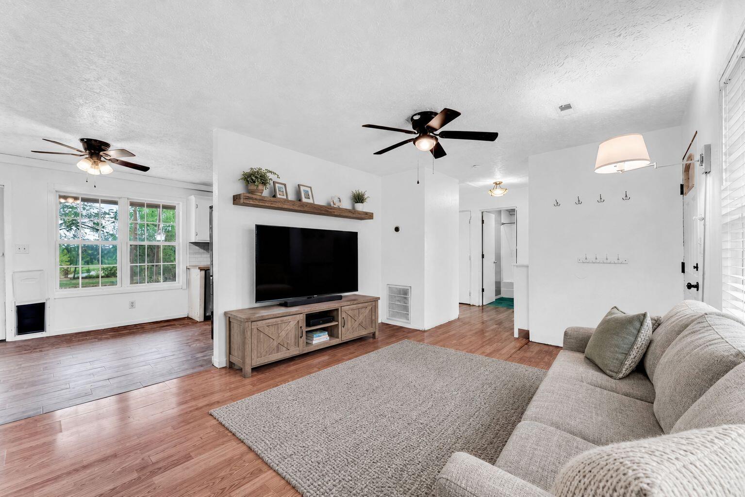 1015 State Rd Aa Fair Grove, MO 65648 - Photo 8 of 64 Livng Room showing TV area virtually