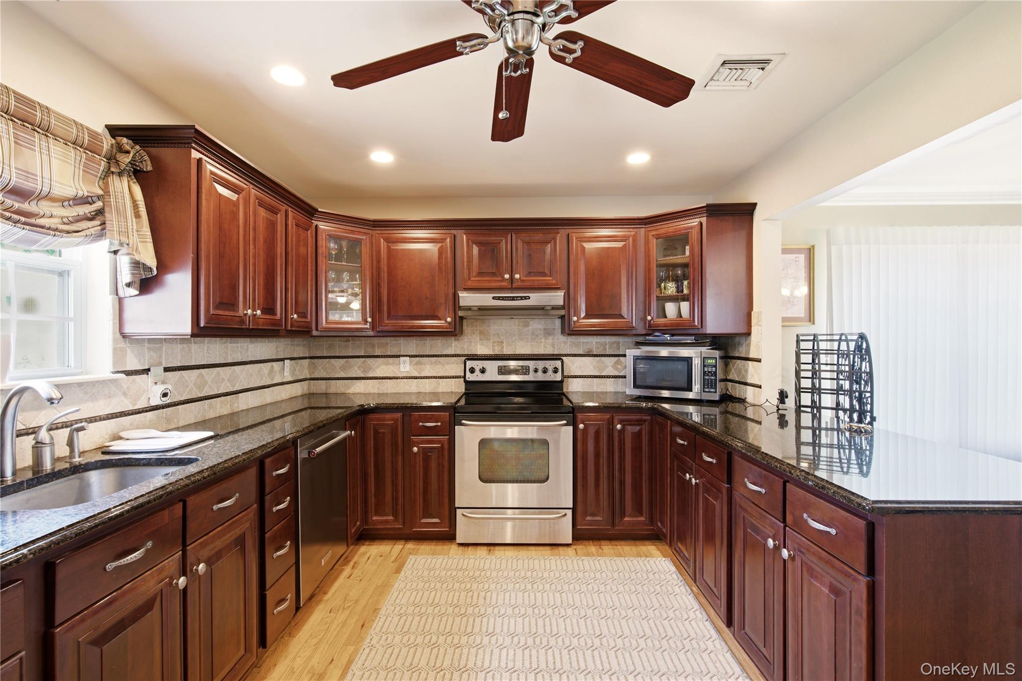 8 Crossman Road Centerport, NY 11721 - Photo 9 of 28