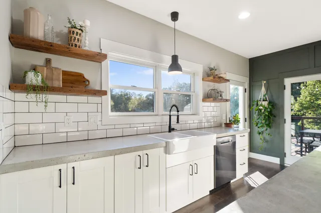 $680,000 | 7533 Nature View Drive, Jackson, MI 49201