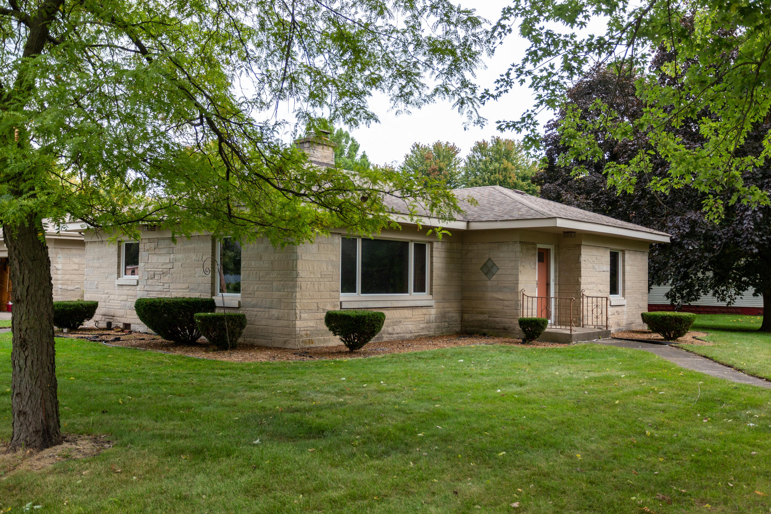 601 East Main Street La Crosse, IN 46348 - Photo 2 of 29 a front view of house with yard and green space