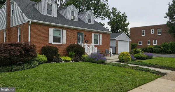 $574,900 | 418 Buchanan Avenue, Folsom, PA 19033