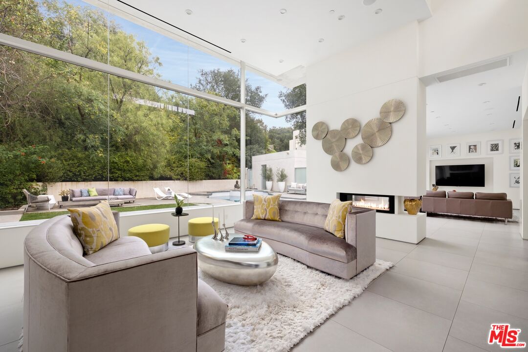 2654 Roscomare Road Los Angeles, CA 90077 - Photo 3 of 29