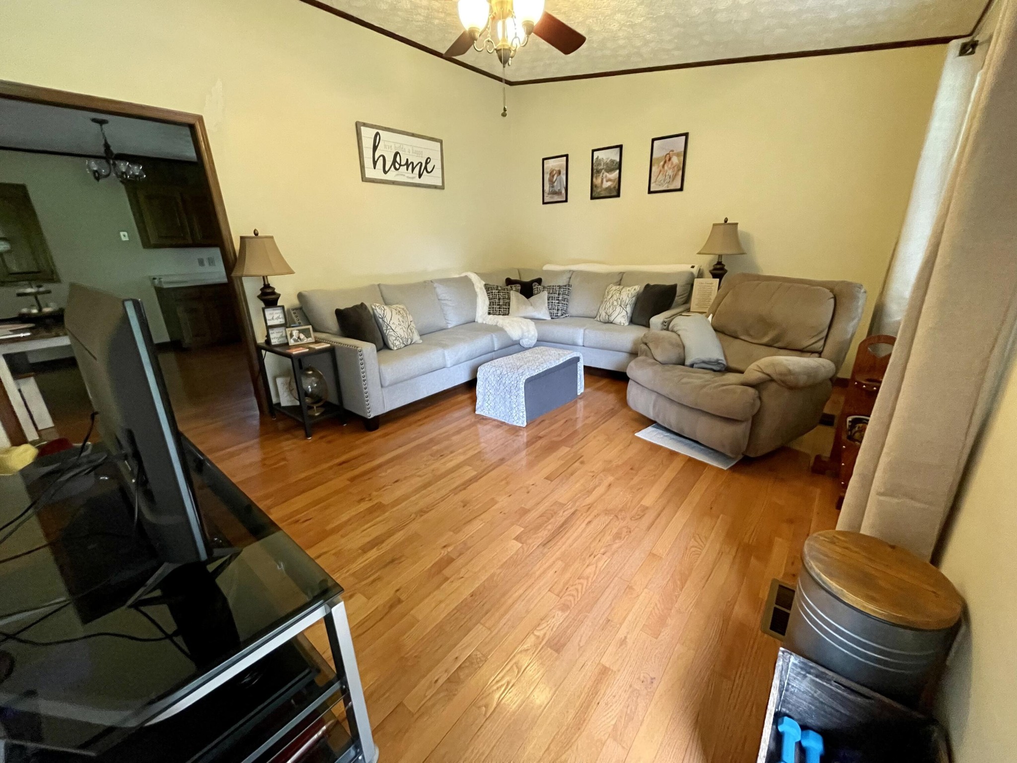 4935 Maple Hill Road Loudon, TN 37774 - Photo 15 of 16 a living room with furniture and a flat screen tv