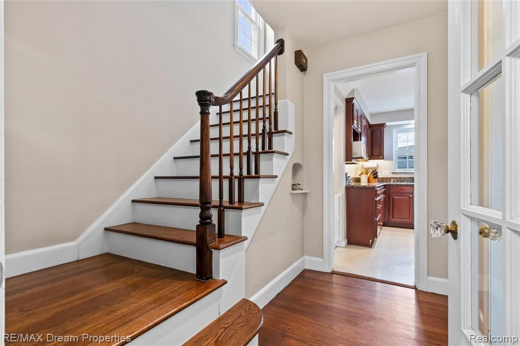 469 Moran Road Grosse Pointe, MI 48236 - Photo 5 of 28