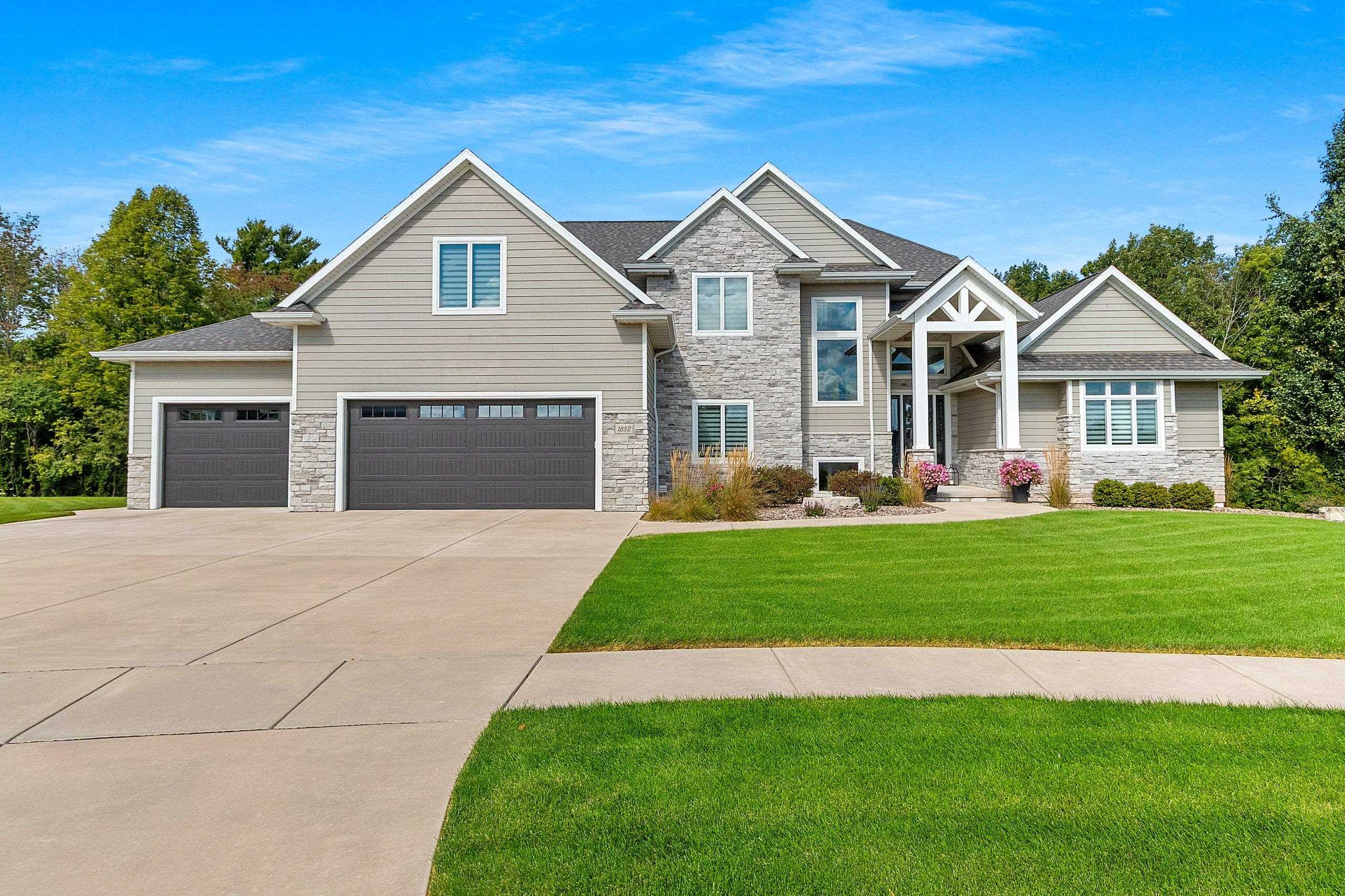 1852 Ridgemont Circle De Pere, WI 54115 - Photo 2 of 67 Gallery Image 2