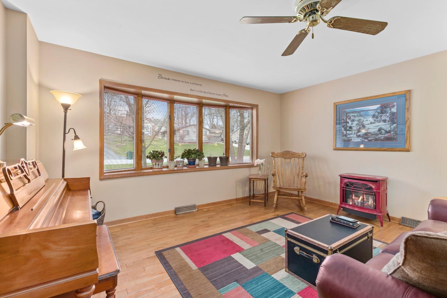 1073 Shoreline Road Crown Point, IN 46307 - Photo 11 of 32 1500x1000