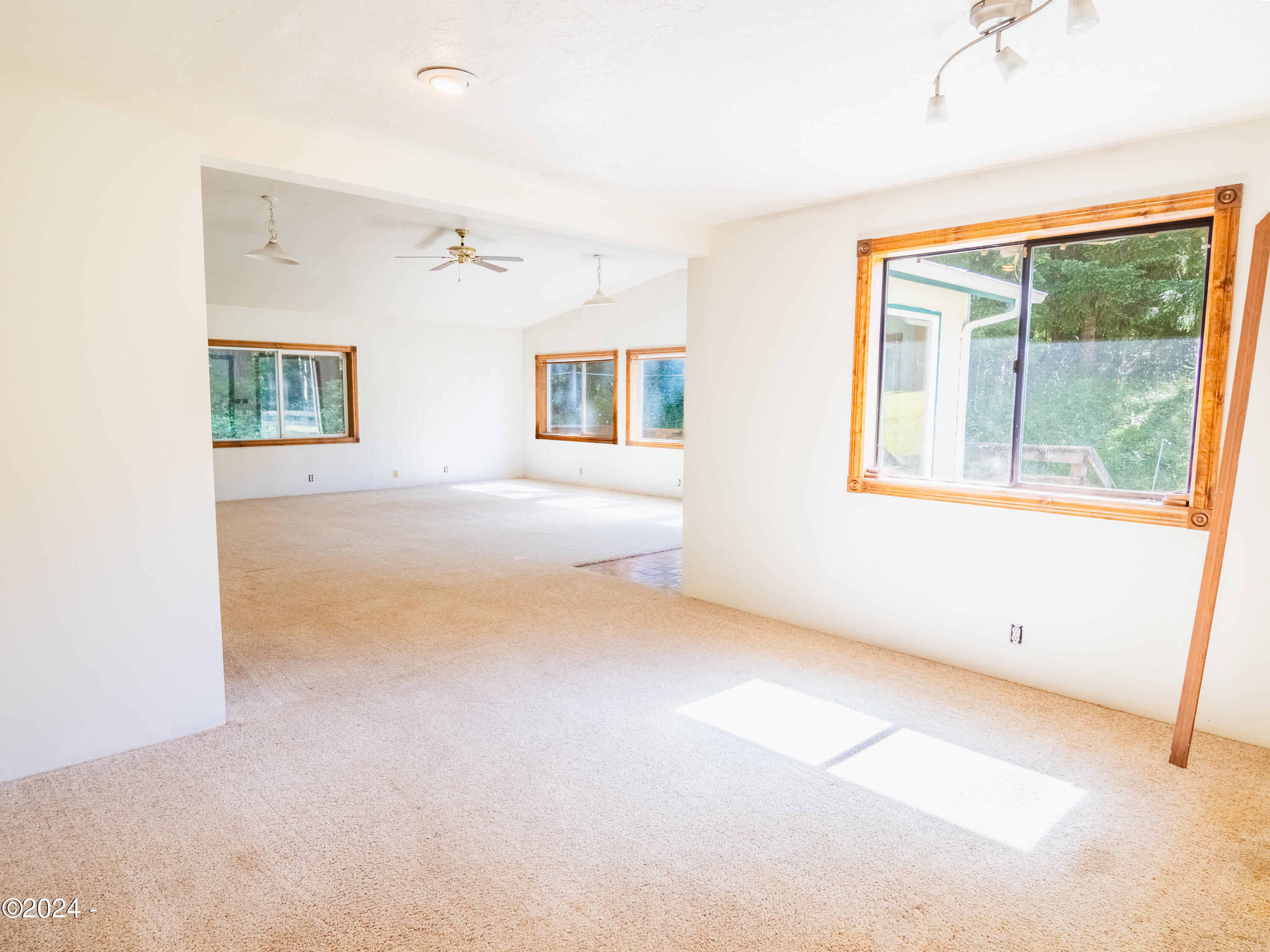 909 Christiansen Road Toledo, OR 97391 - Photo 26 of 43 Dining Room