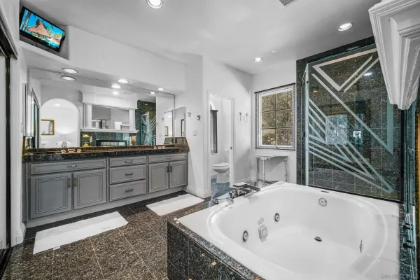 $6,300 | 5448 Renaissance Avenue, San Diego, CA 92122