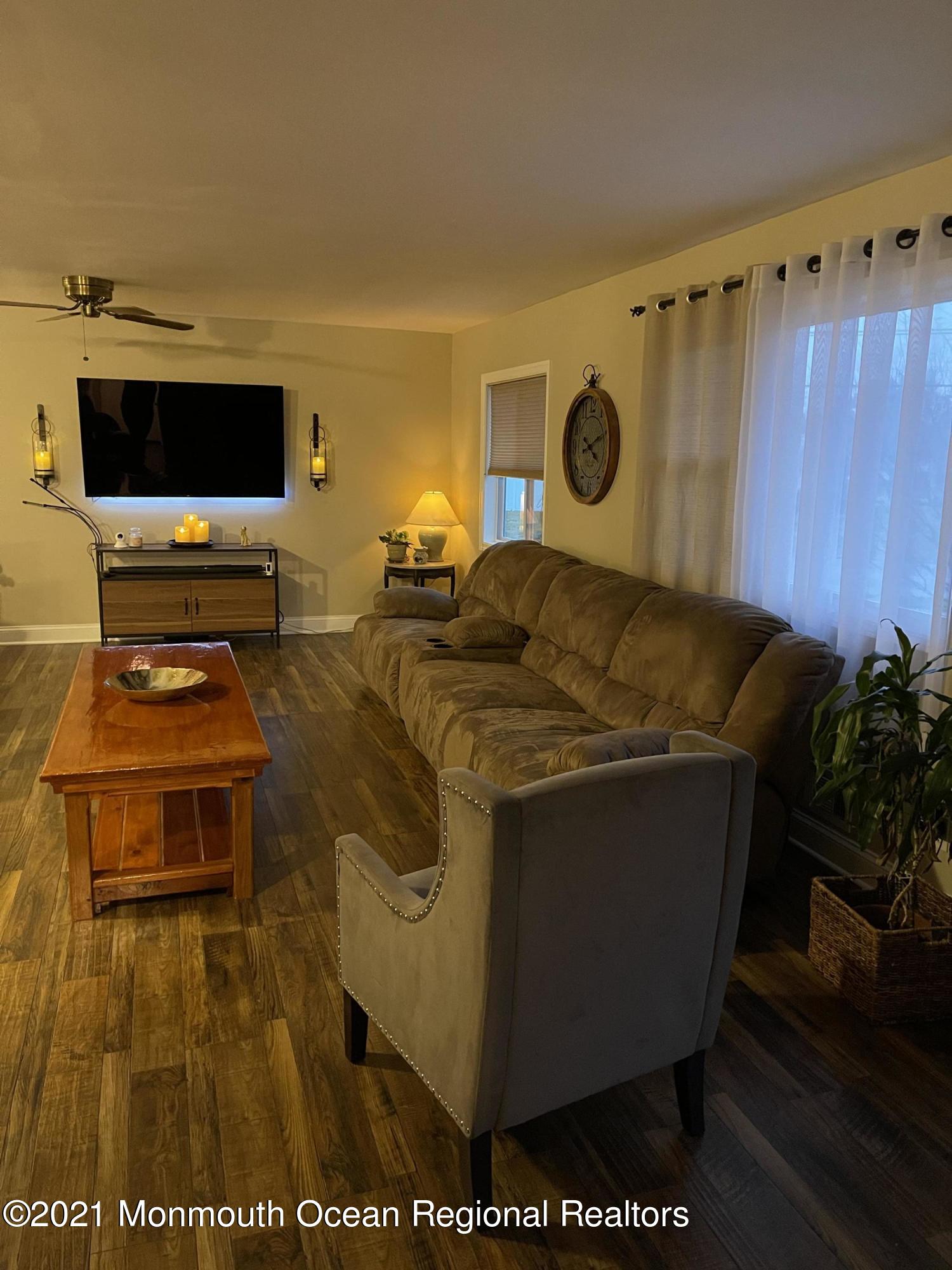 147 Stephan Road Brick, NJ 08724 - Photo 21 of 24 LIVING ROOM