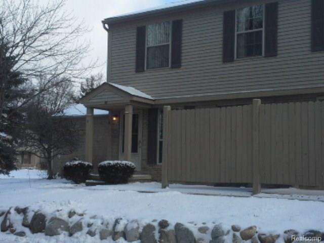 40 Pine Tree Ridge Waterford, MI 48327 - Photo 1 of 23