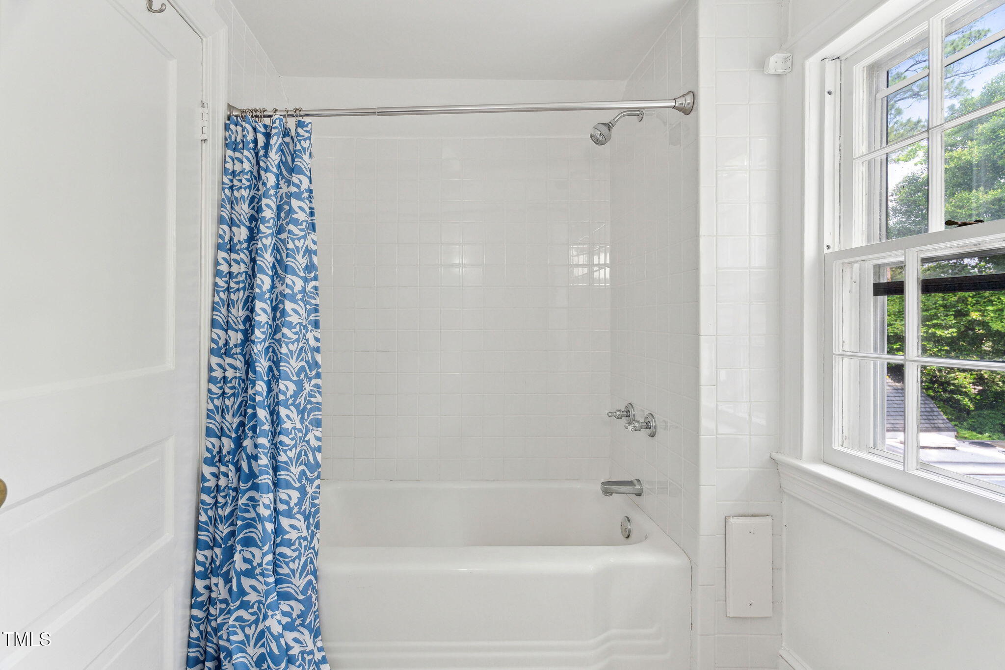 3210 Merriman Avenue Raleigh, NC 27607 - Photo 26 of 43 a bathroom with a bathtub and shower