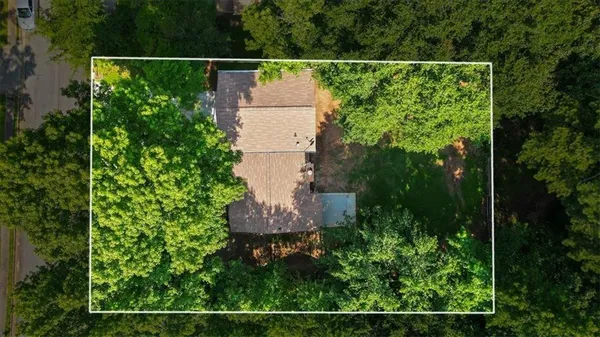 a view of a yard with a street view