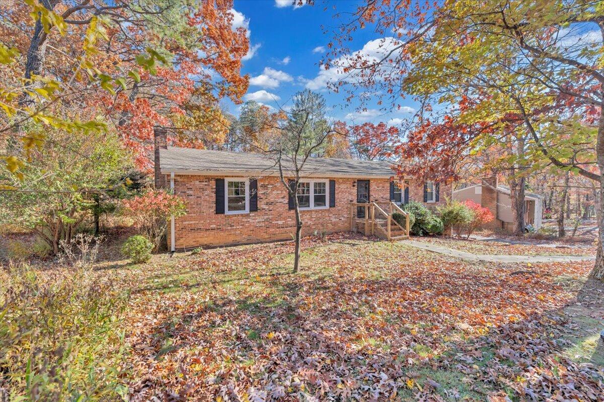 2216 East Ruritan Road Roanoke, VA 24012 - Photo 54 of 57 front view of a house with a yard
