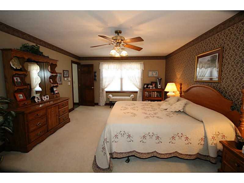 4853 Timber Ridge Drive Columbus, IN 47201 - Photo 14 of 24 Gallery Image 14