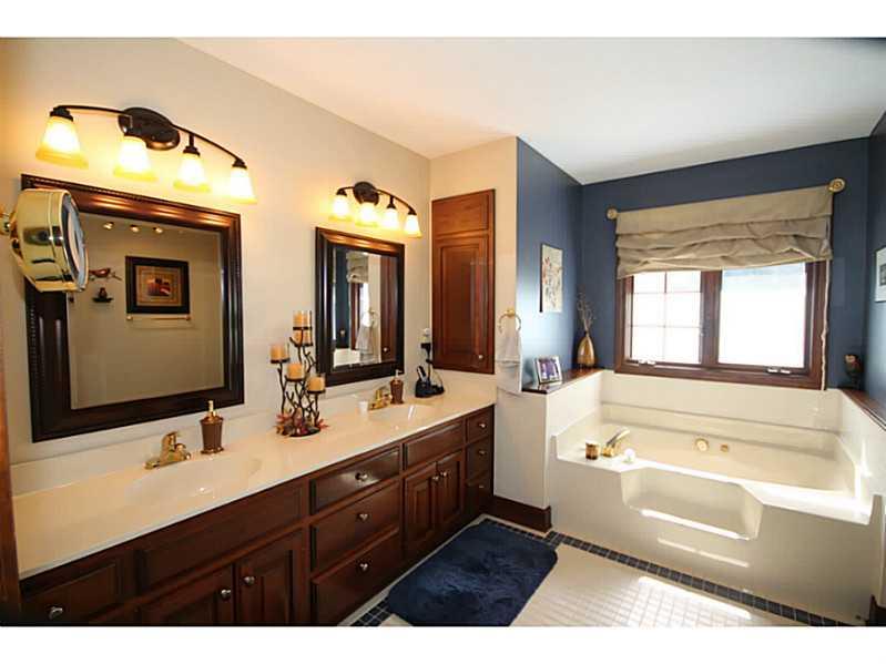 4853 Timber Ridge Drive Columbus, IN 47201 - Photo 15 of 24 Gallery Image 15