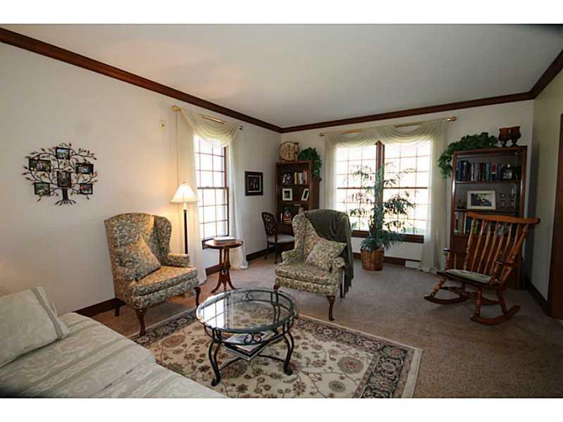4853 Timber Ridge Drive Columbus, IN 47201 - Photo 4 of 24 Gallery Image 4