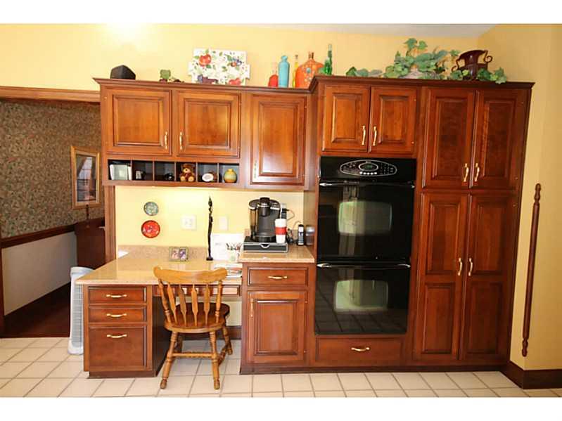 4853 Timber Ridge Drive Columbus, IN 47201 - Photo 8 of 24 Gallery Image 8