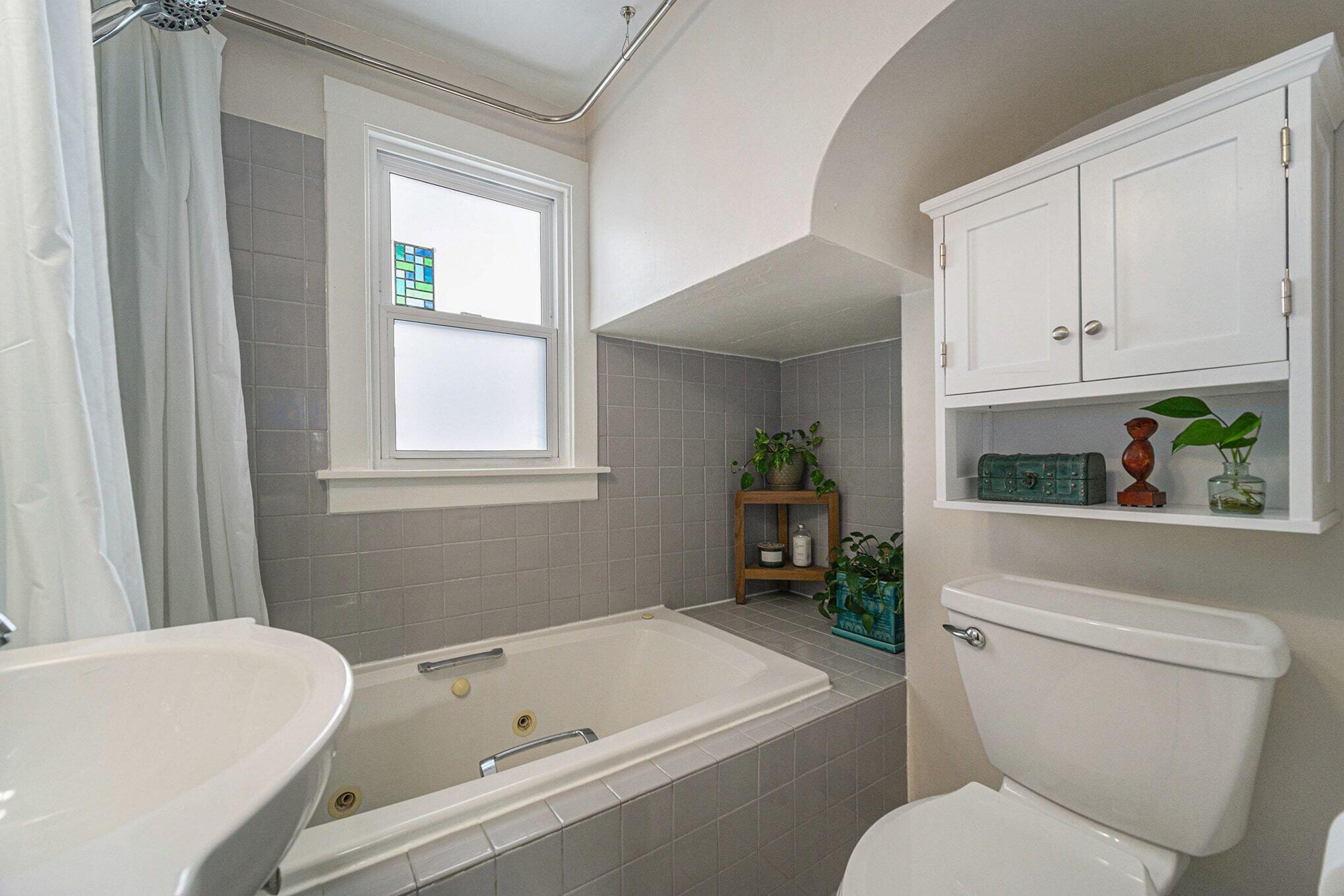 629 North Main Street Chelsea, MI 48118 - Photo 11 of 29 013_file_2923