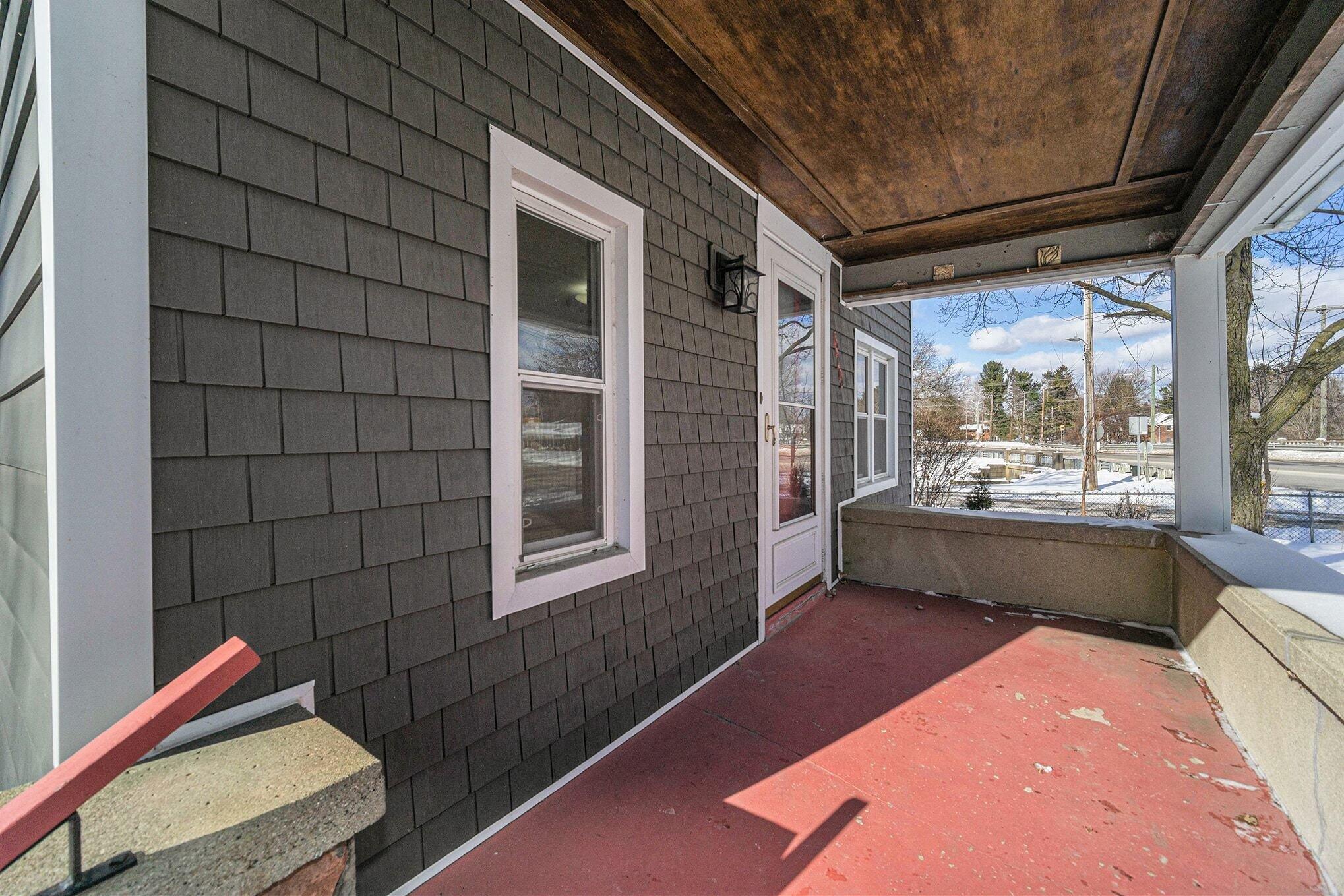 629 North Main Street Chelsea, MI 48118 - Photo 4 of 29 005_file_6838